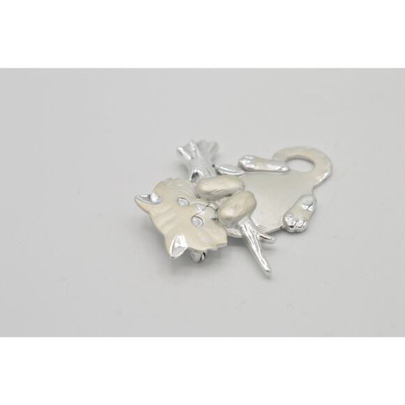 AJC Vintage Cat Pin Brooch Brushed Silver Cute Hanging Tree Branch Signed Bin8 - Picture 5 of 10